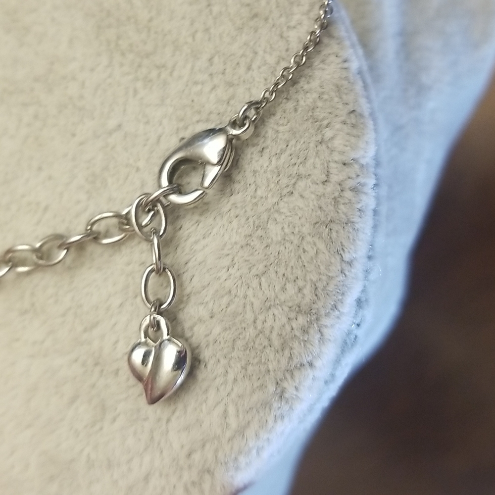 PARTICULARLY NOTICABLE❣️ Carolee silver, pearl, and crystal necklace - Picture 5 of 8